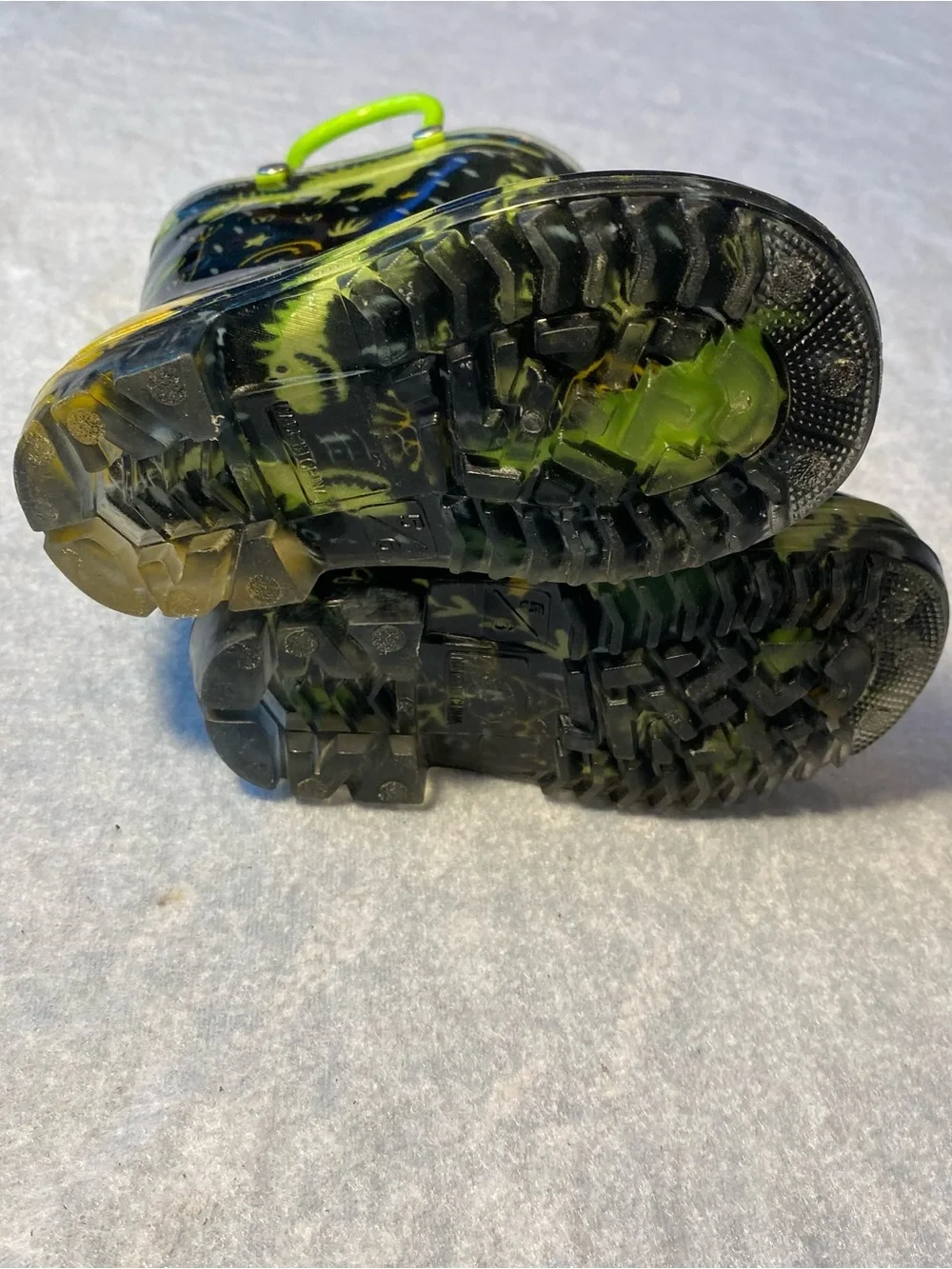 Kids size 5/6 unisex Black & Green Dino Rain Boots with Lime Handles